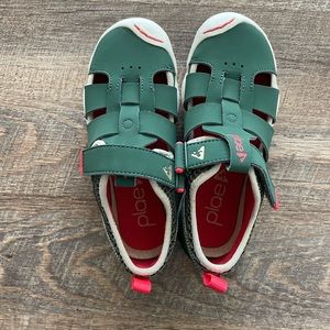 Plae water shoe size 13 NEW